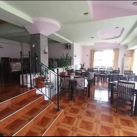 Хотел Галина Палас Srem Exterior foto