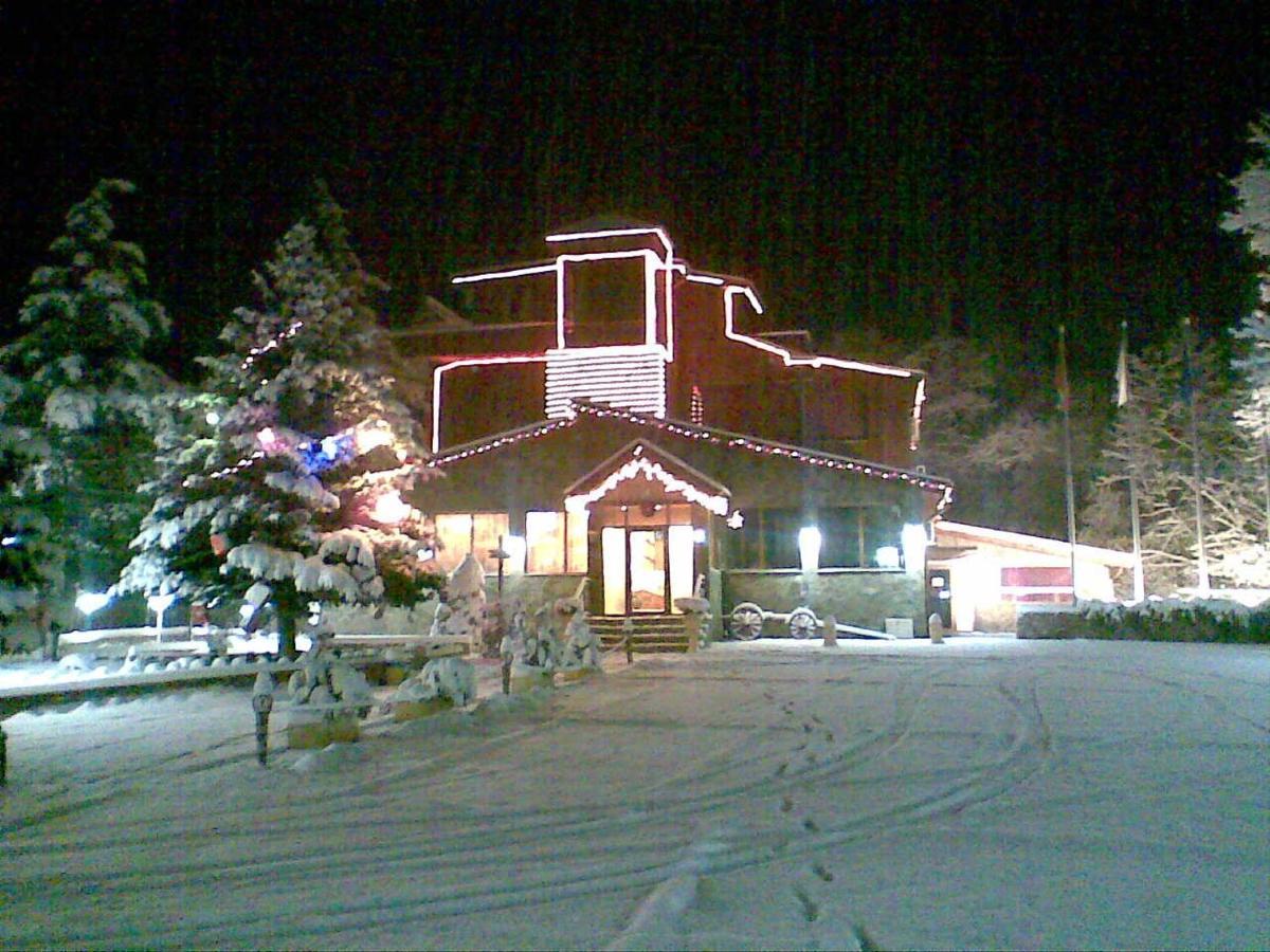 Хотел Галина Палас Srem Exterior foto