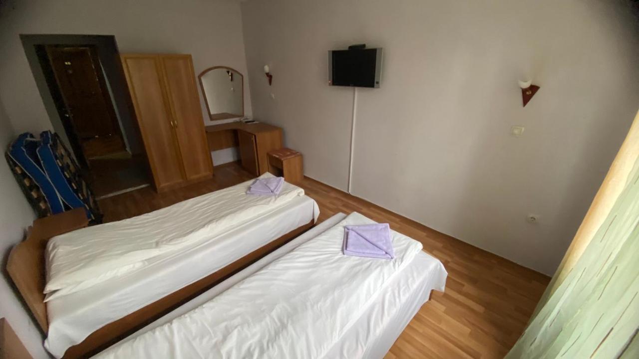 Хотел Галина Палас Srem Exterior foto
