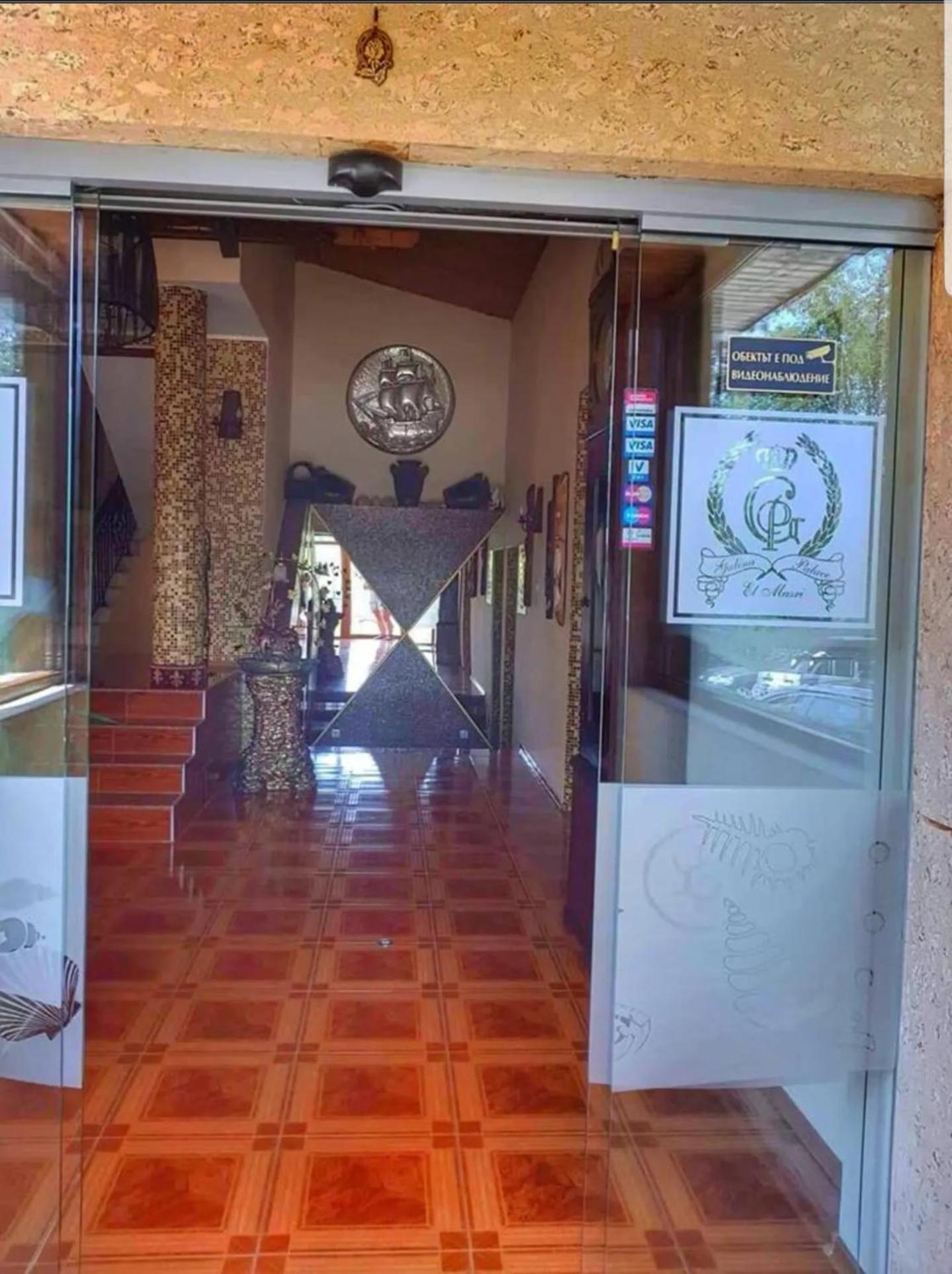 Хотел Галина Палас Srem Exterior foto